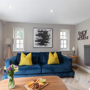https://2-bedroom-garden-apartment.tophotelsbath.com